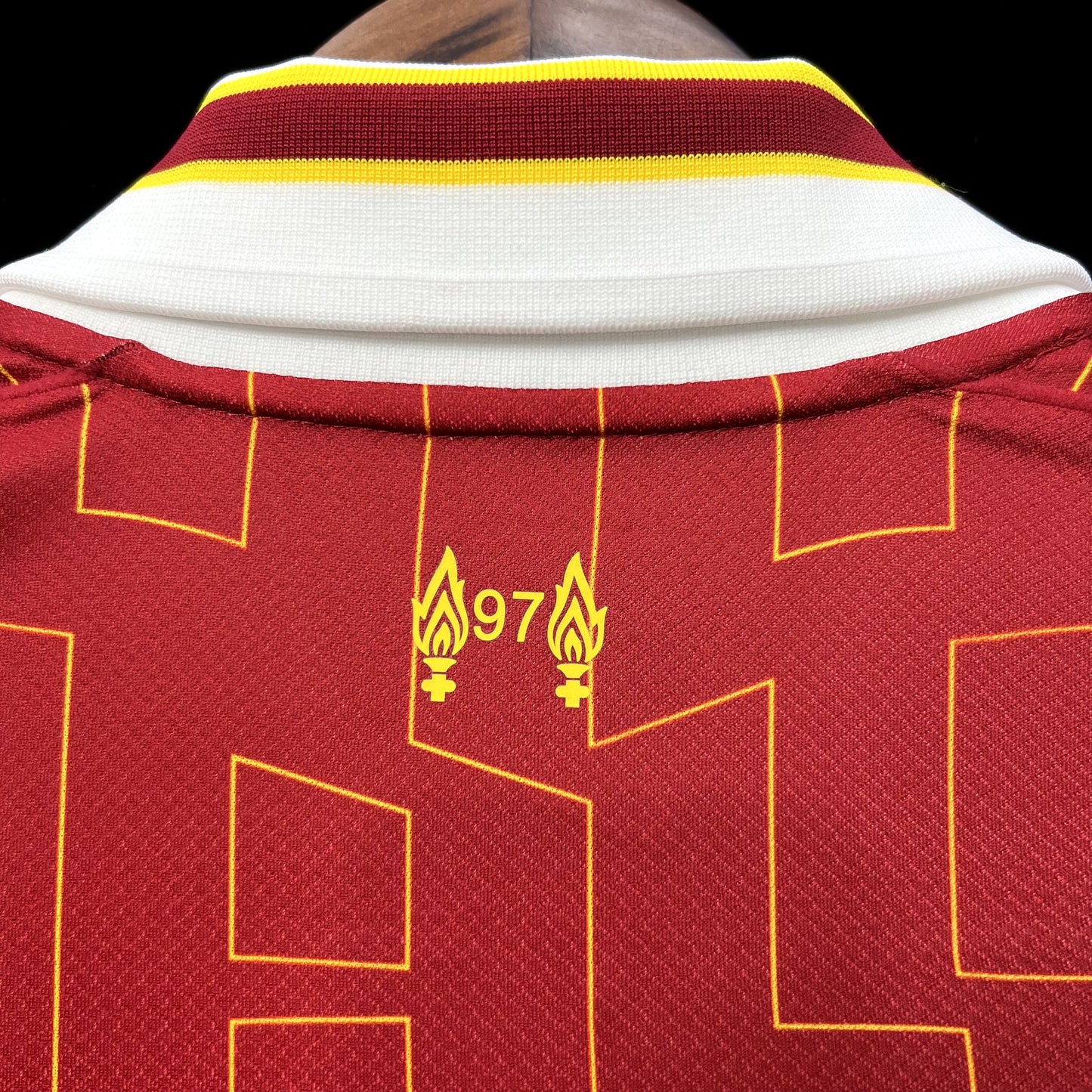 Primera equipación Liverpool 24/25