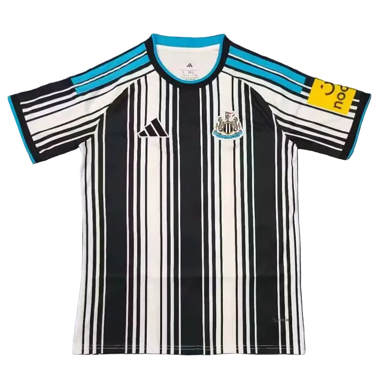 Primera equipación Newcastle 26/27